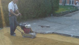A térburkolás alapzatának elkészítése.